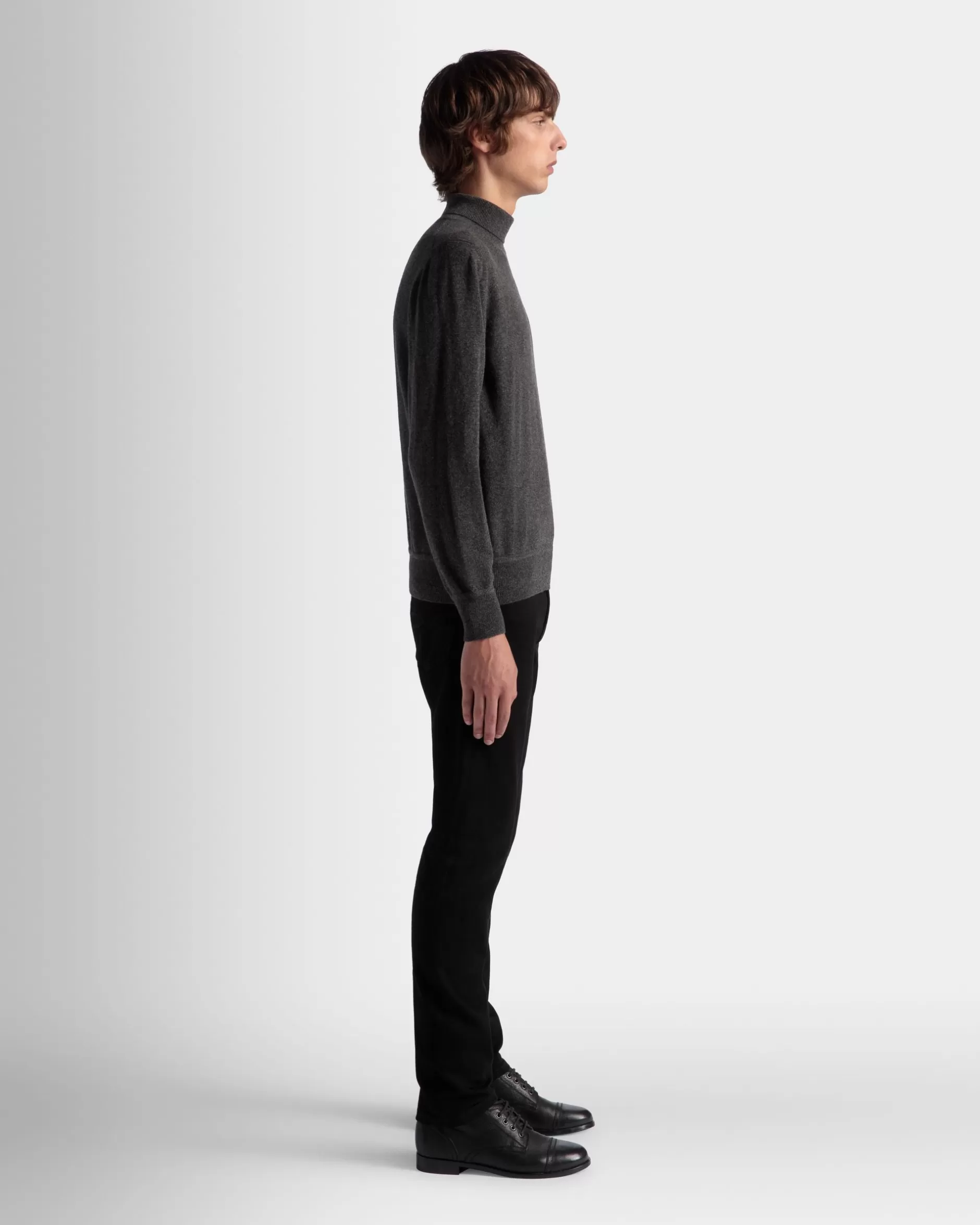 Bally Rollkragenpullover Aus Kaschmir In Dunkel Aus Der Adrien Brody Travel-Kollektion Grau New